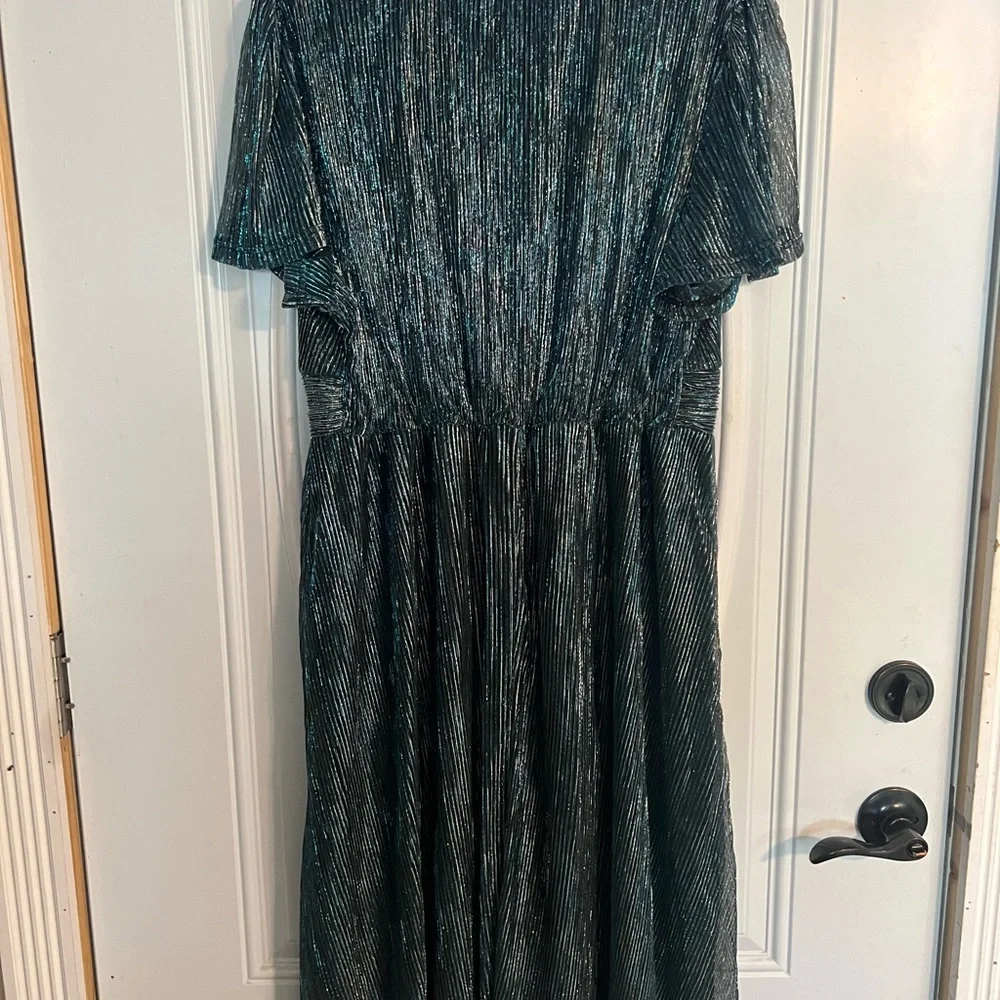 Bloomchic Dress - Picture 2 of 6